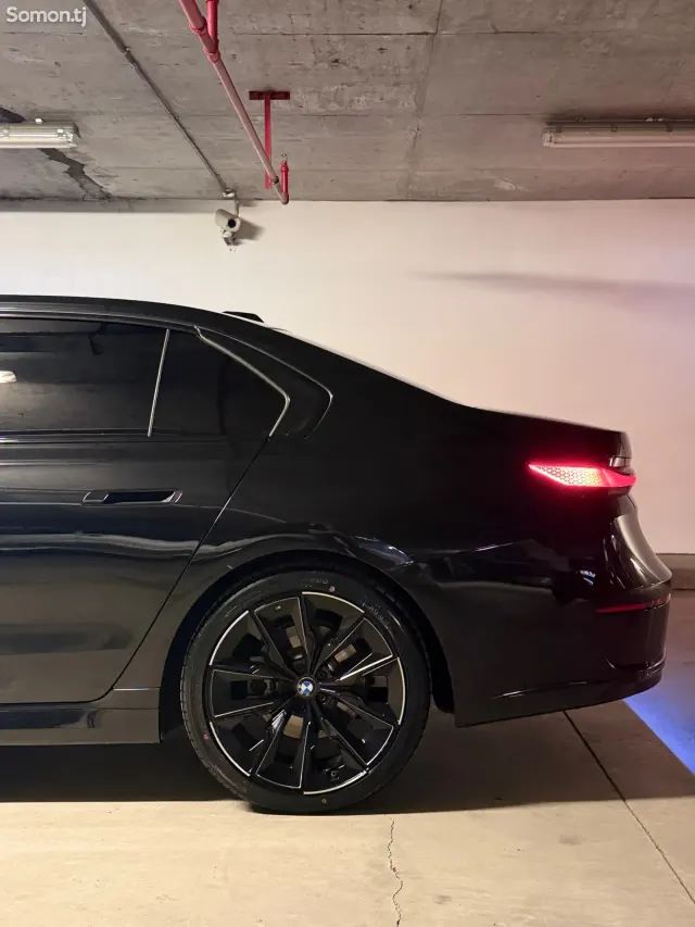 BMW 7 series 2023 · 4.0 AT