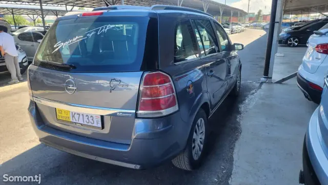 Opel Zafira 2006 · 2.2 MT