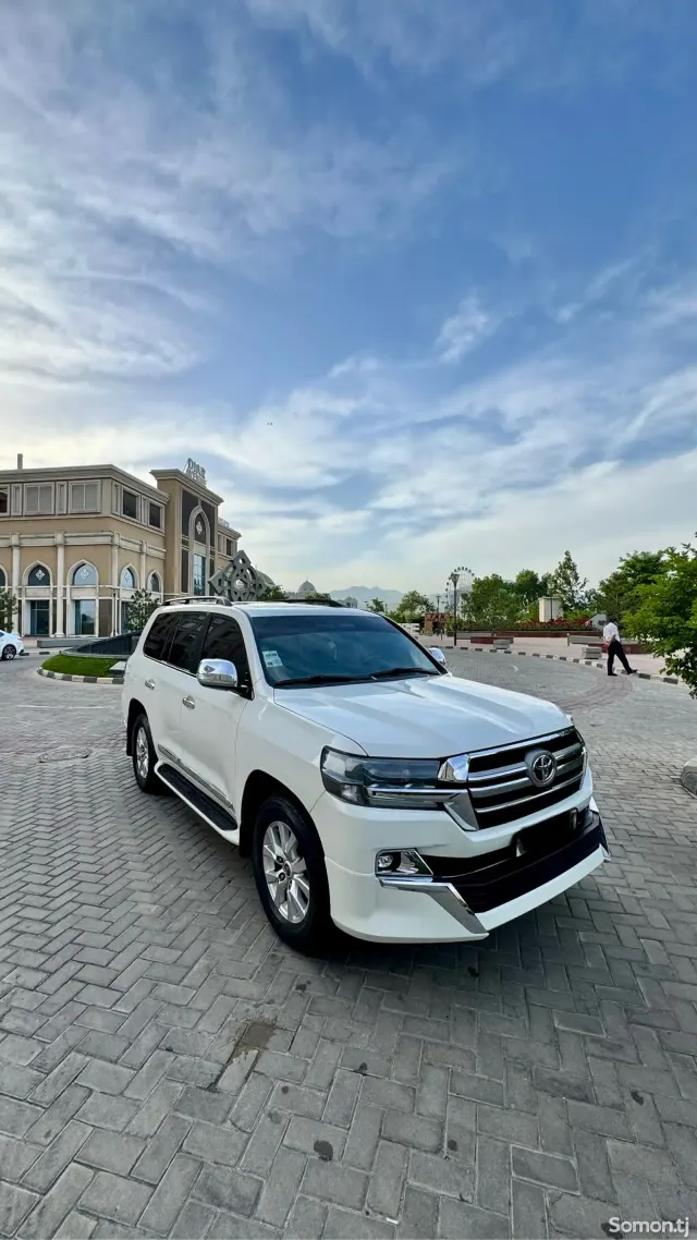 Toyota Land Cruiser 2014 · 4.6 AT