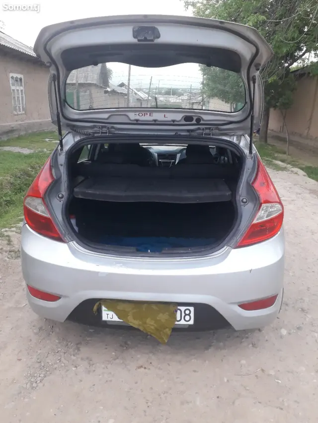 Hyundai Solaris 2013 · 1.4 MT