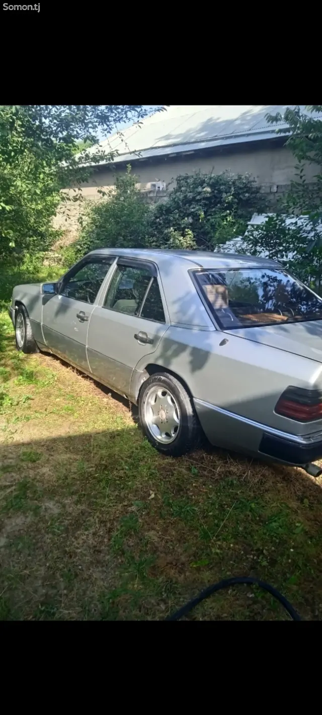 Mercedes-Benz W124 1992 · 2.0 MT