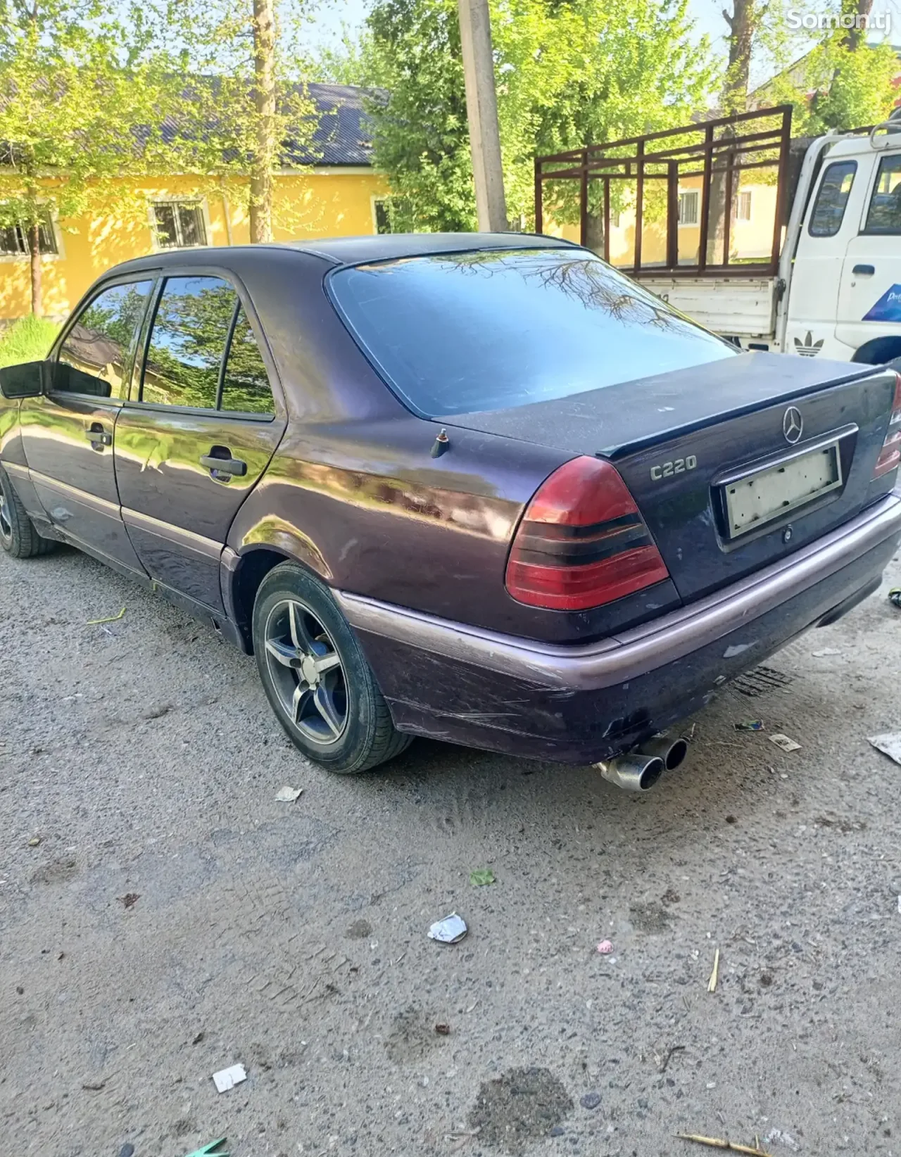 Mercedes-Benz W201 1995 · 2.2 MT