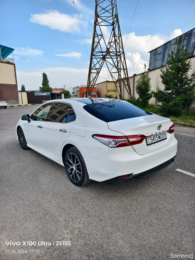 Toyota Camry 2020 · 2.0 AT