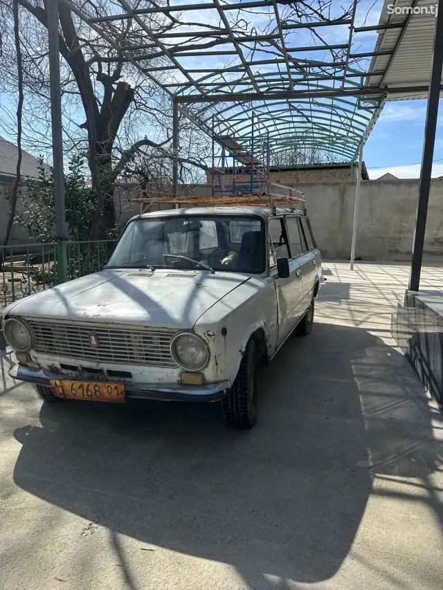 Lada (ВАЗ) 2102 1980 · 1.6 MT