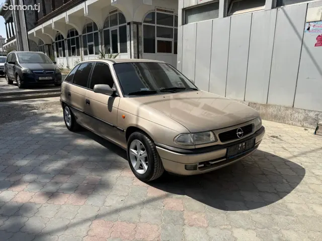 Opel Astra F 1998 · 1.6 AT