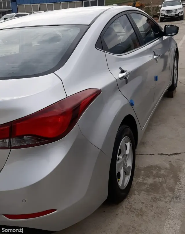 Hyundai Avante 2015 · 1.6 AT