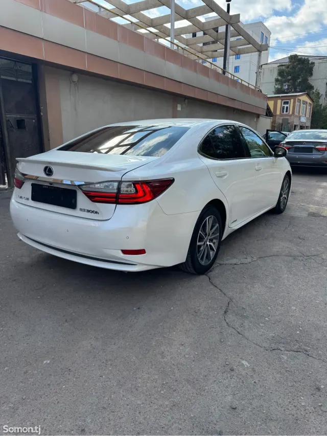 Lexus ES series 2016 · 3.0 AT