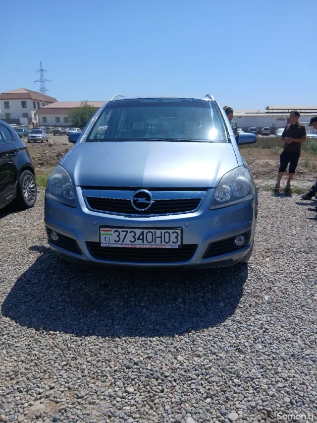 Opel Zafira 2006 · 2.2 MT