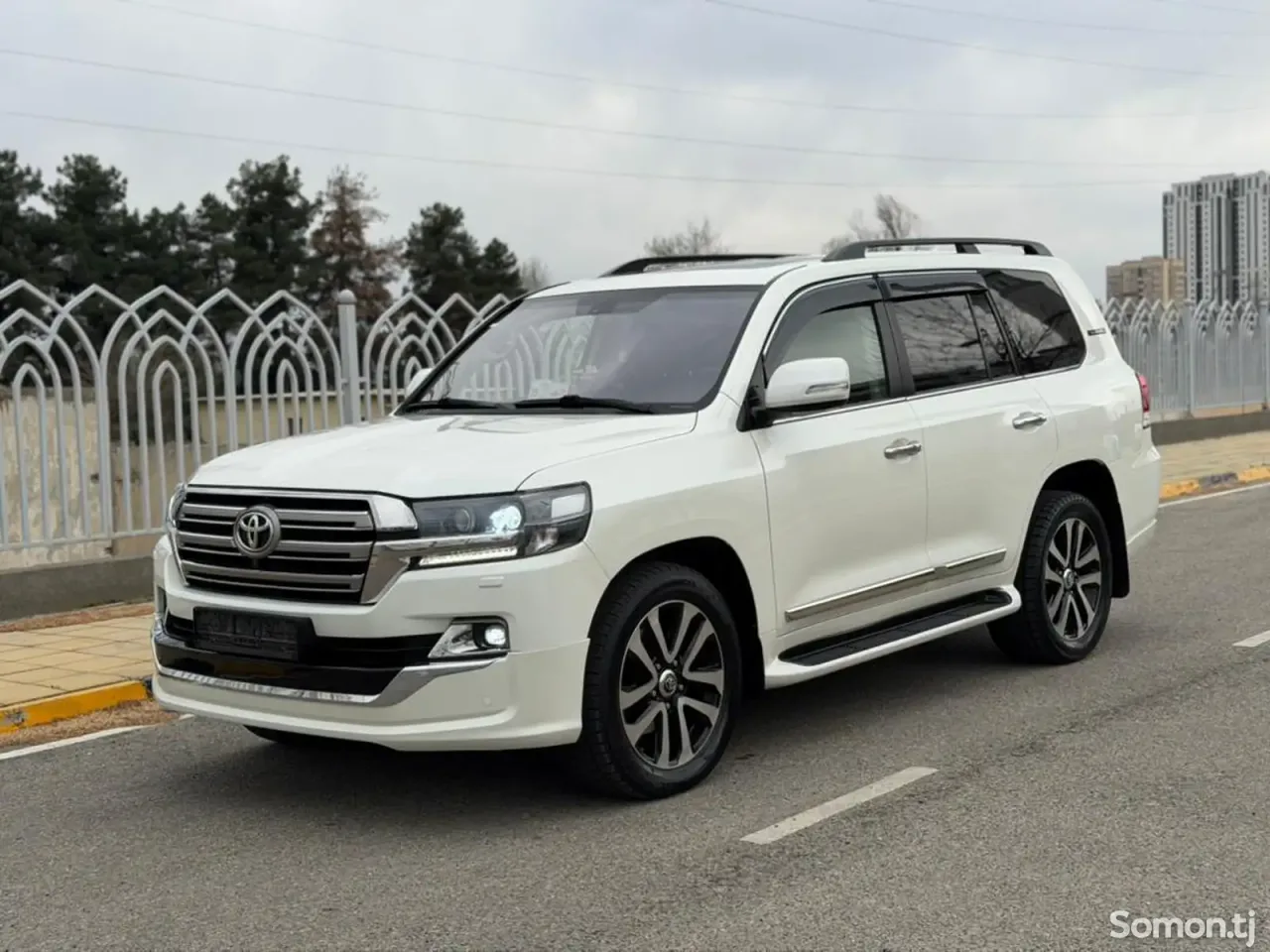 Toyota Land Cruiser 2017 · 4.5 AT