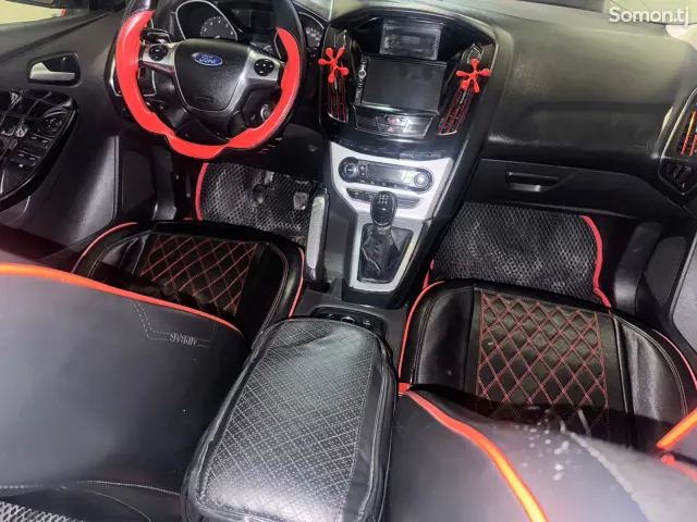 Ford Focus 2013 · 1.6 MT