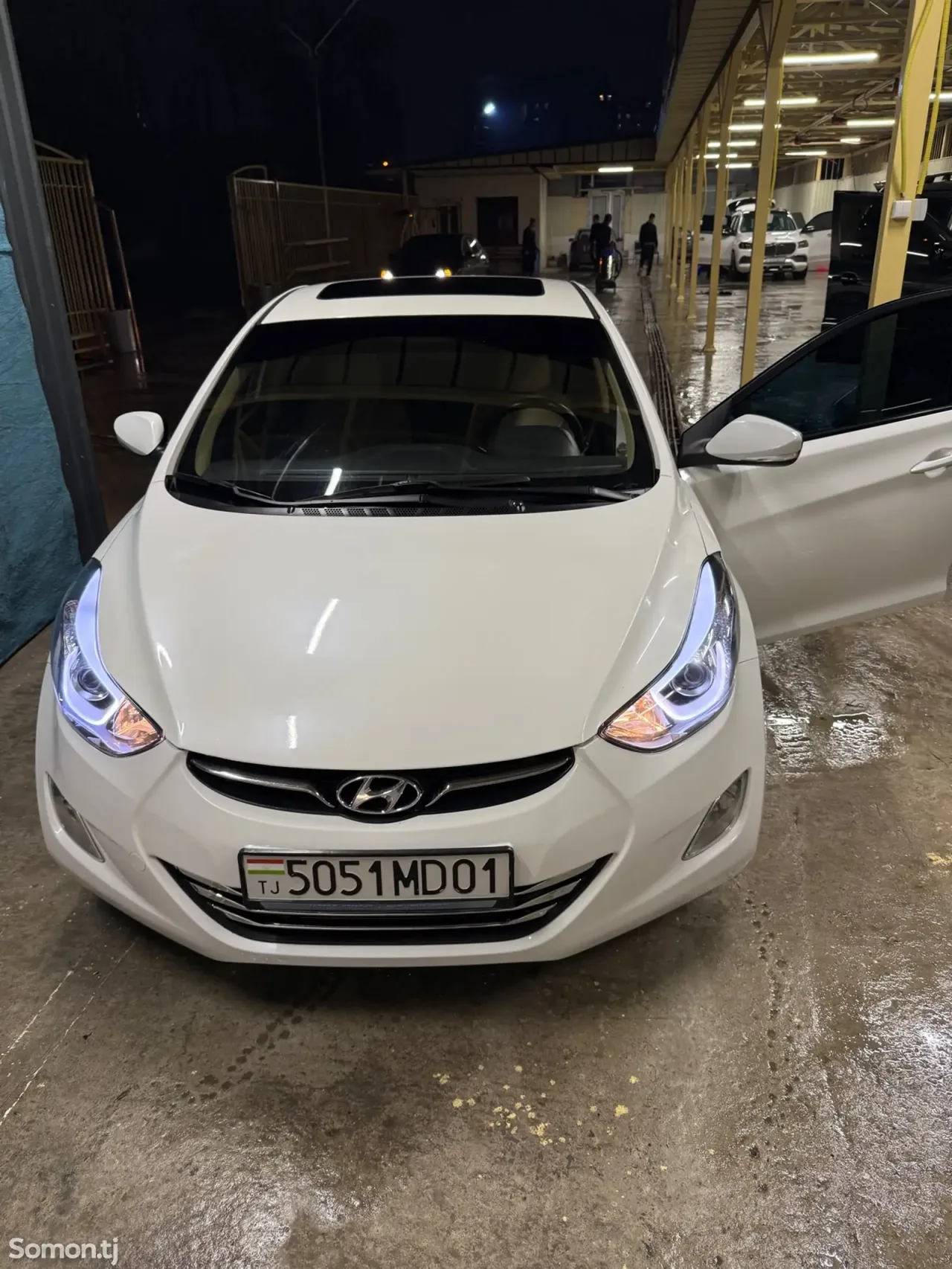 Hyundai Elantra 2012 · 1.8 AT