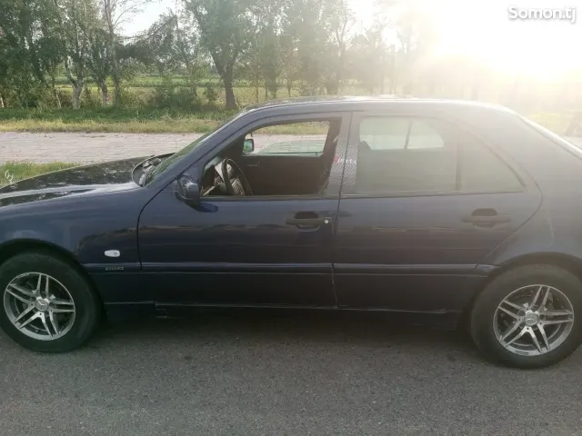 Mercedes-Benz C class 1998 · 2.2 MT
