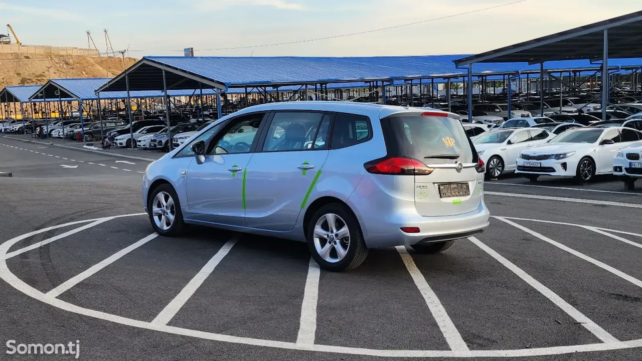 Opel Zafira 2015 · 1.4 MT