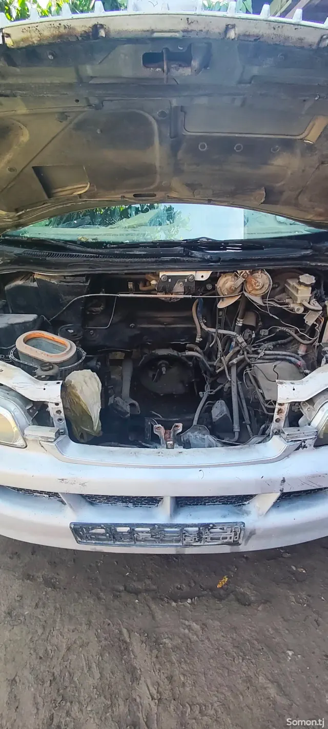 Hyundai Staria 2000 · MT