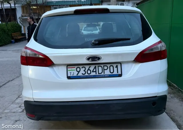 Ford Focus 2013 · 1.6 MT