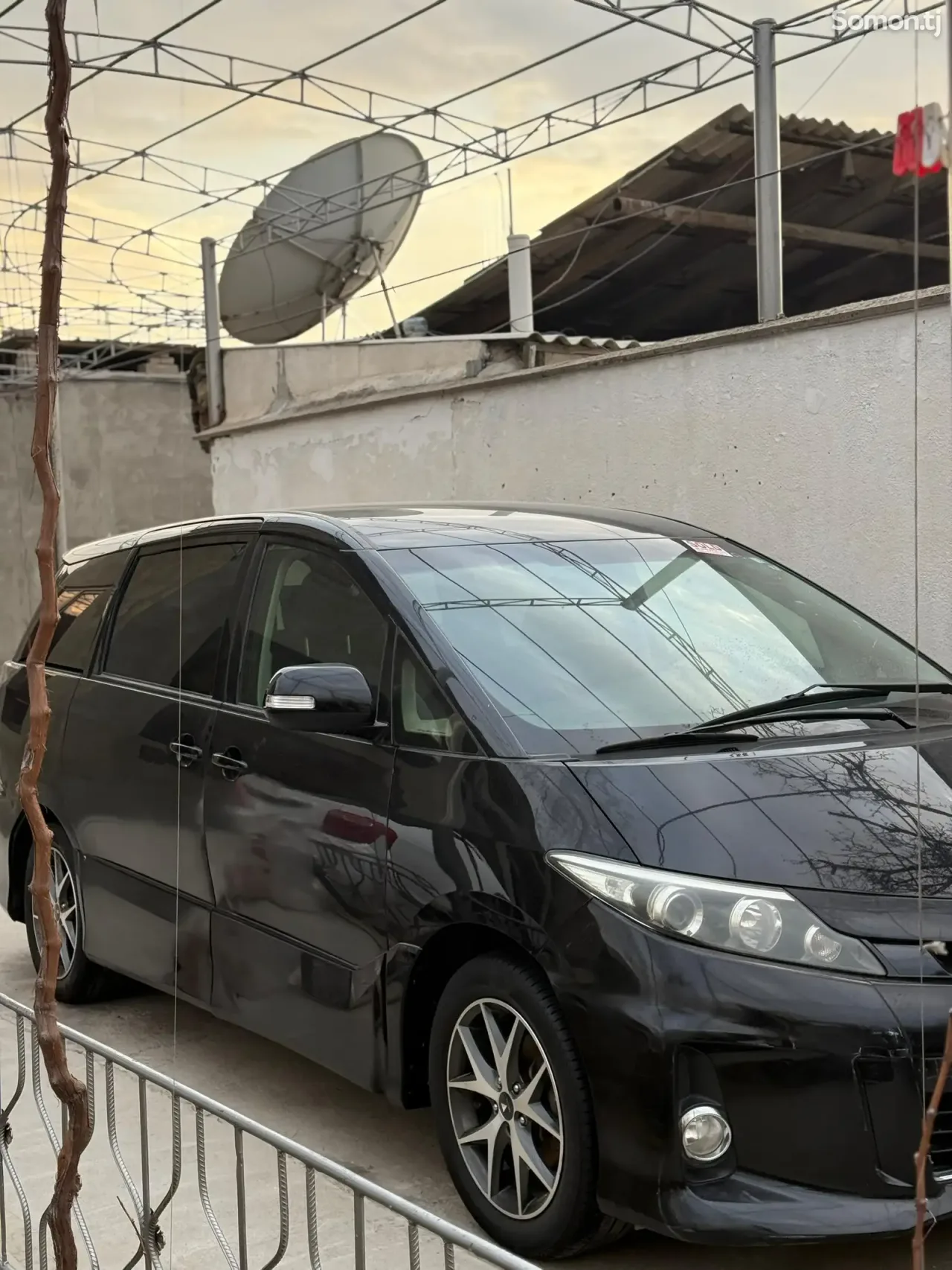 Toyota Estima 2014 · 2.4 AT
