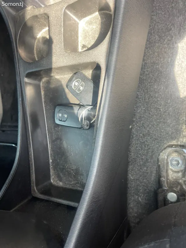 Toyota Prius 2014 · 1.8 AT