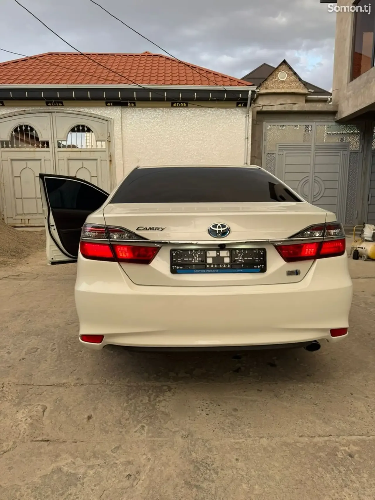 Toyota Camry 2015 · 2.5 AT