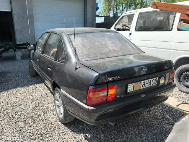 Opel Vectra A 1991 · 1.6 MT
