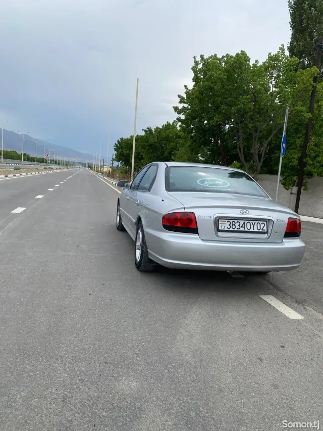 Hyundai Sonata 2002 · 2.0 MT