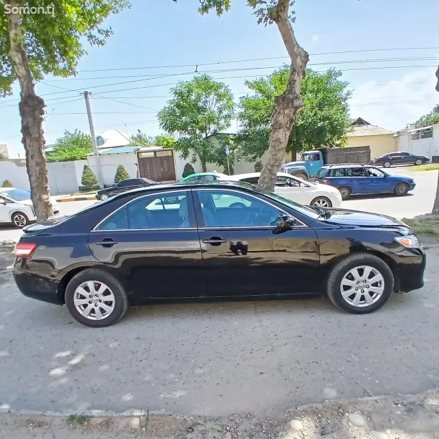 Toyota Camry 2010 · 2.5 MT