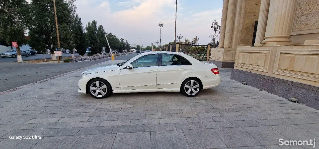 Mercedes-Benz E class 2010 · 3.5 AT