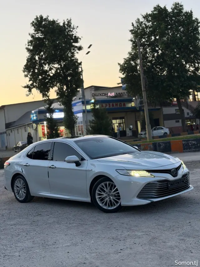 Toyota Camry 2018 · 2.5 AT