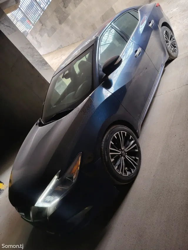 Nissan Maxima 2015 · 2.0 AT