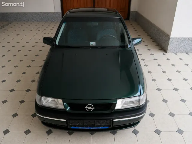 Opel Vectra A 1994 · 1.6 MT