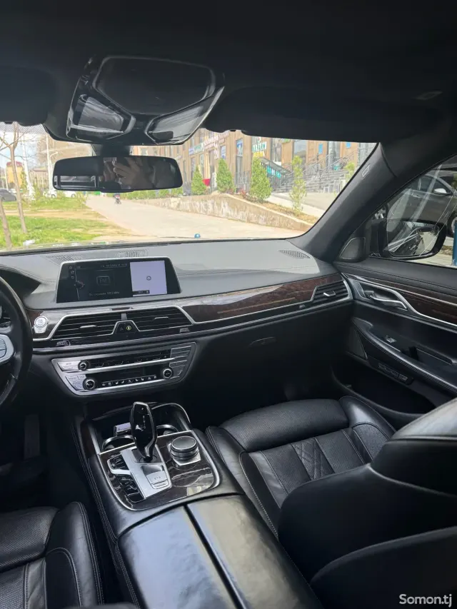 BMW 7 series 2017 · 3.0 AT
