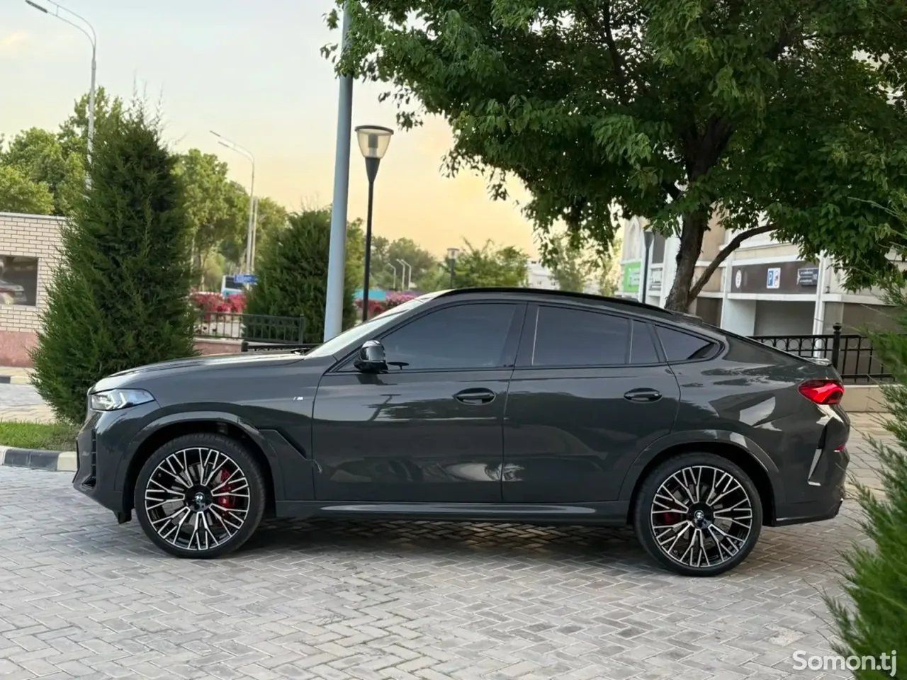BMW X6 2025 · 4.0 AT