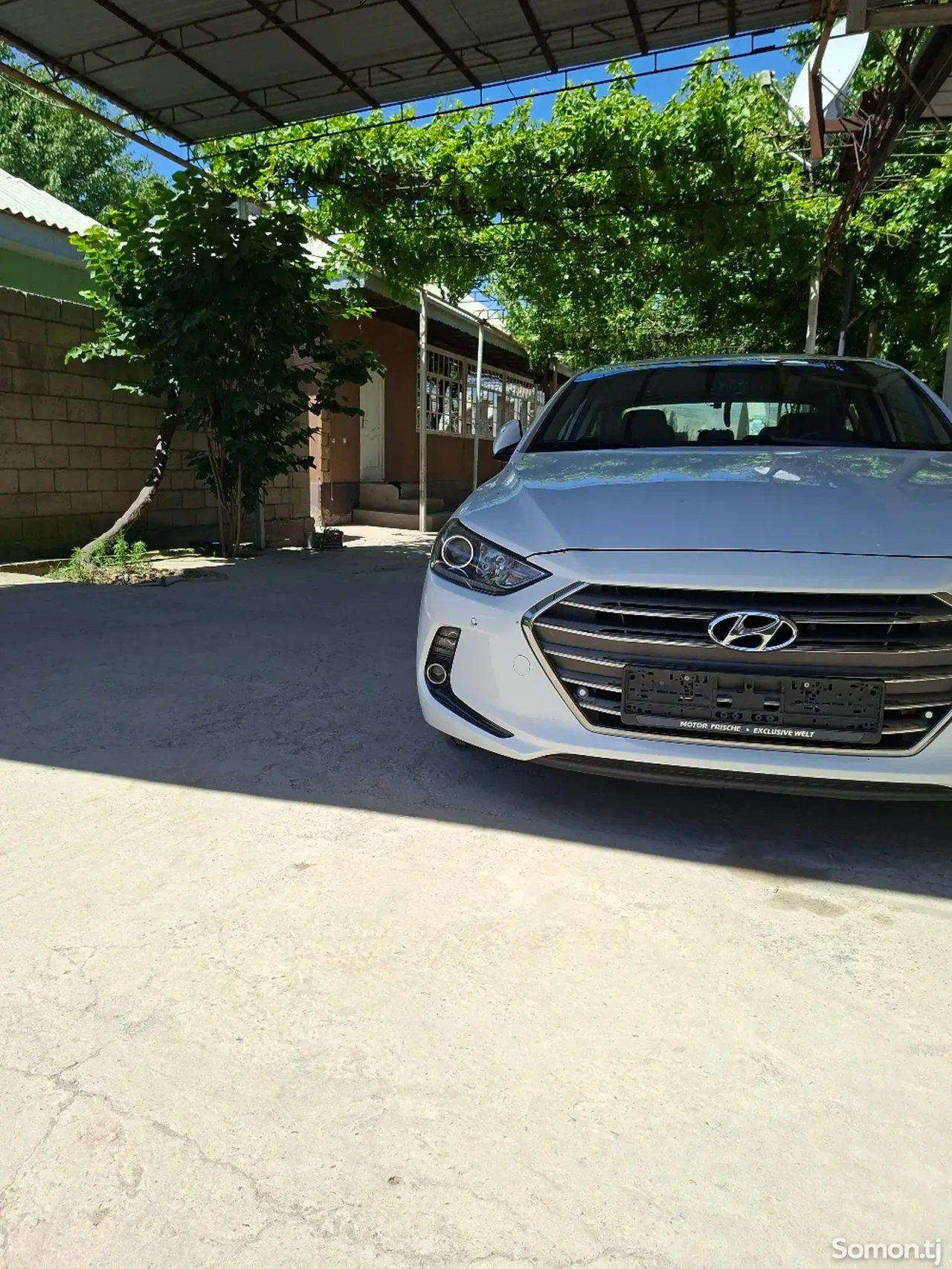 Hyundai Avante 2015 · 1.6 AT
