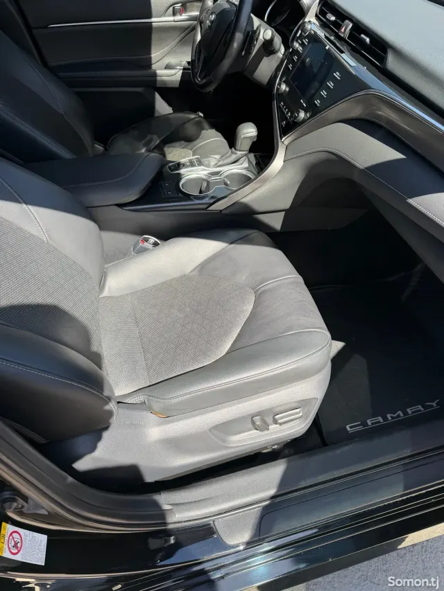 Toyota Camry 2018 · 3.5 AT