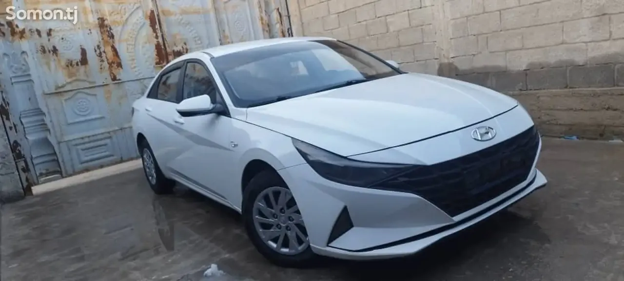 Hyundai Elantra 2022 · 1.6 AT