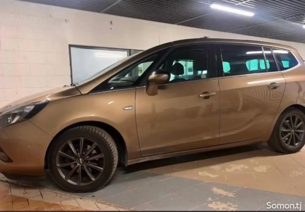 Opel Zafira 2015 · 1.4 AT