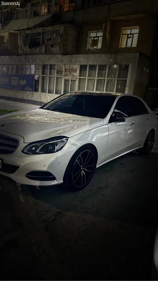 Mercedes-Benz E class 2015 · 3.0 AT