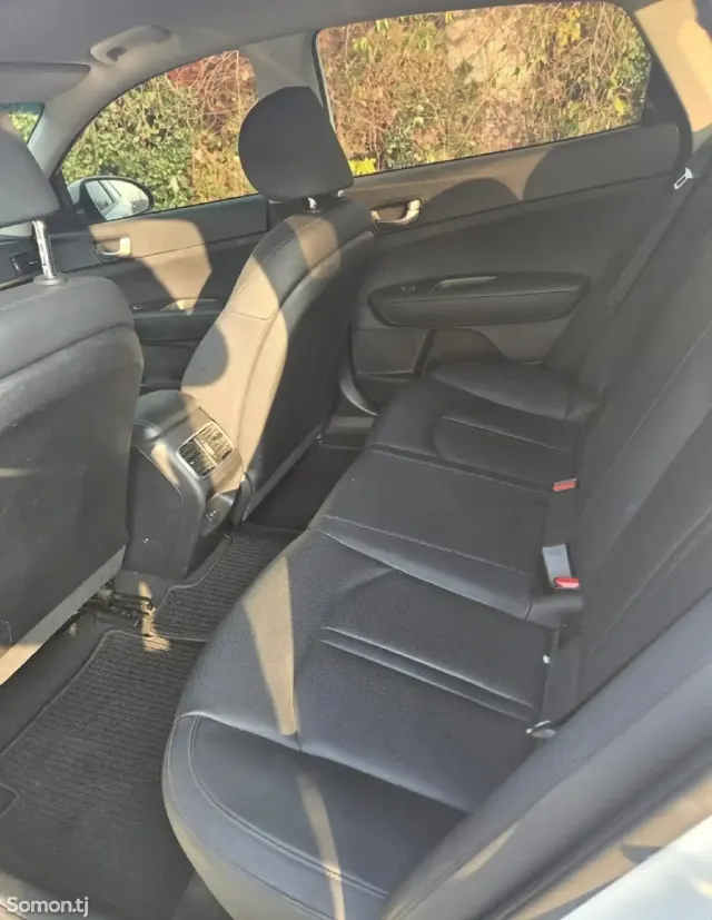 Kia K5 2018 · 2.0 AT