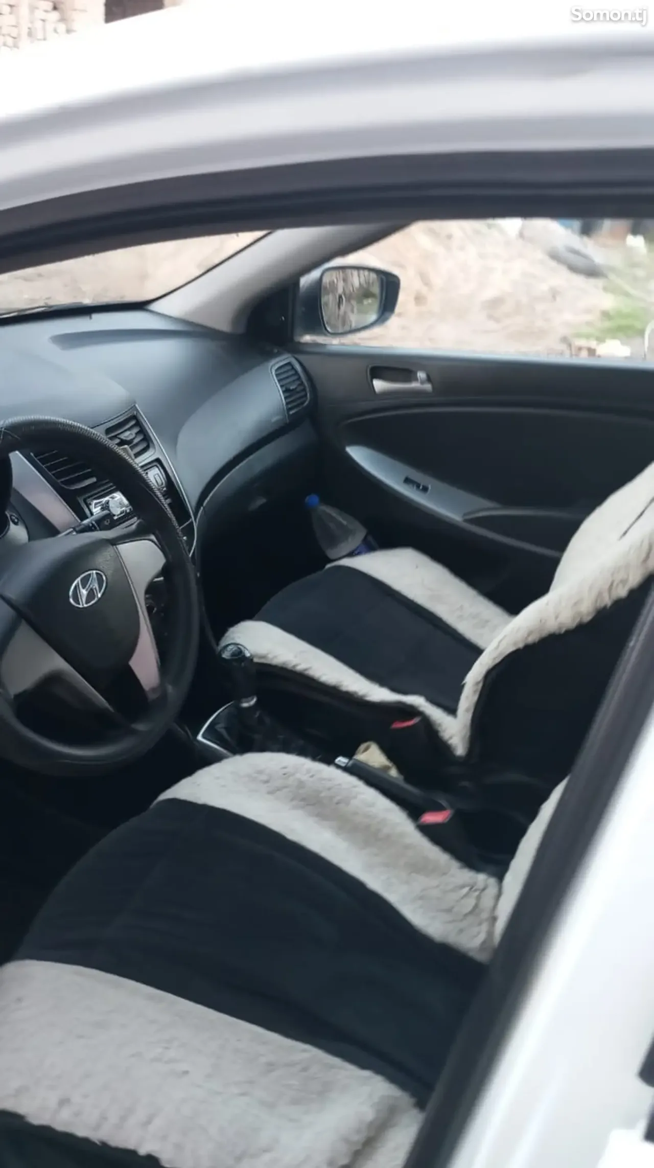 Hyundai Solaris 2015 · 1.4 MT