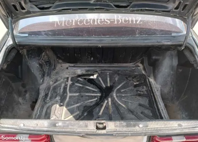 Mercedes-Benz W201 1991 · 1.8 MT