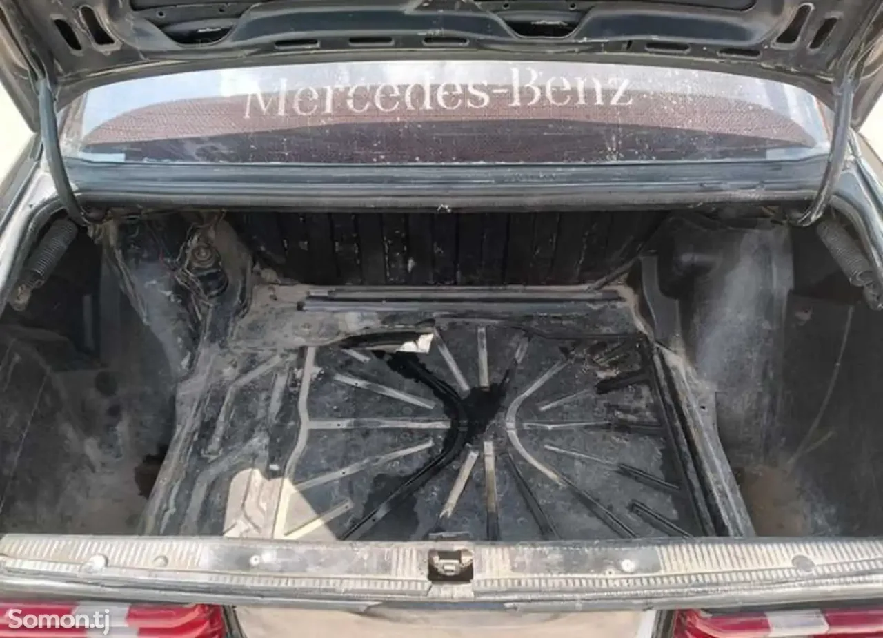 Mercedes-Benz W201 1991 · 1.8 MT