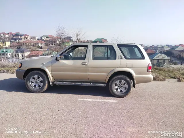 Nissan Pathfinder 2005 · 3.5 MT
