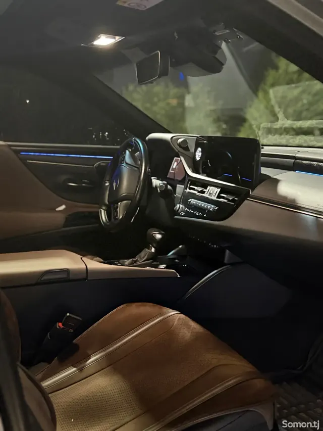 Lexus ES series 2024 · 2.5 AT