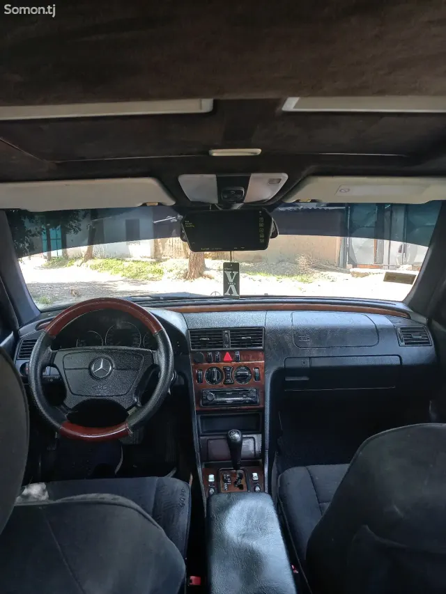 Mercedes-Benz C class 2000 · 2.4 AT