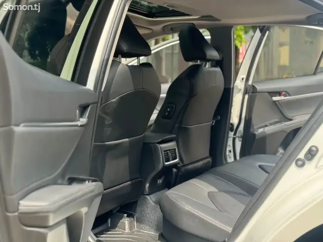 Toyota Camry 2023 · 2.5 AT