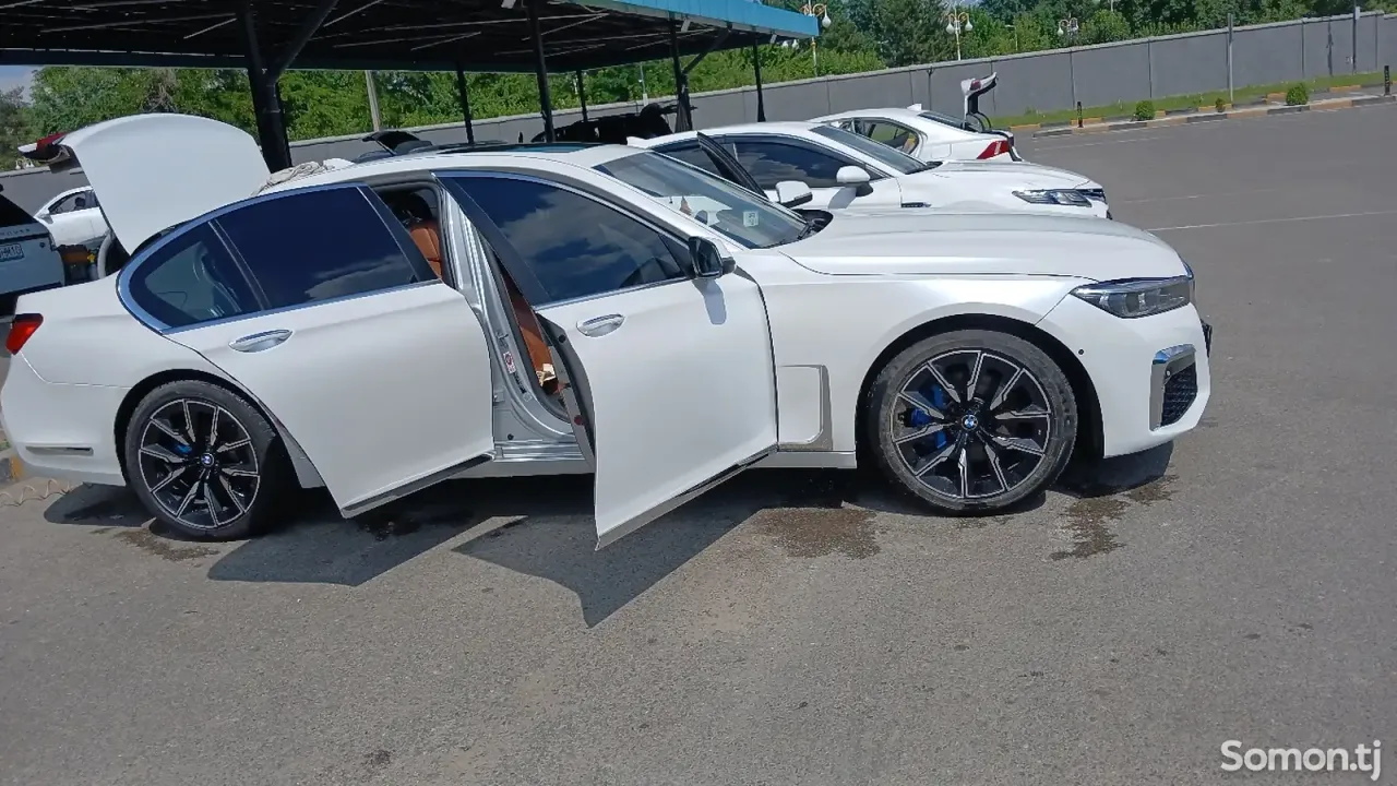 BMW 7 series 2015 · 3.0 AT