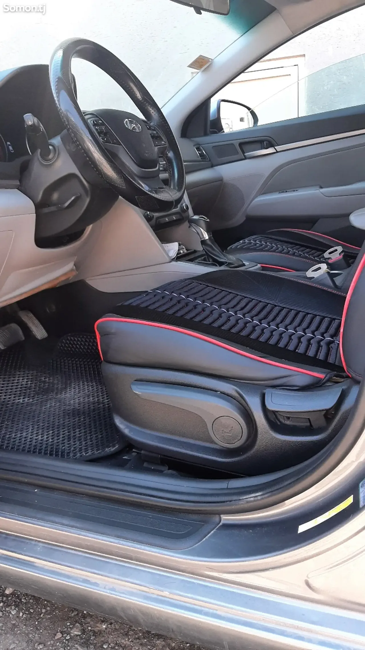 Hyundai Elantra 2018 · 2.0 AT