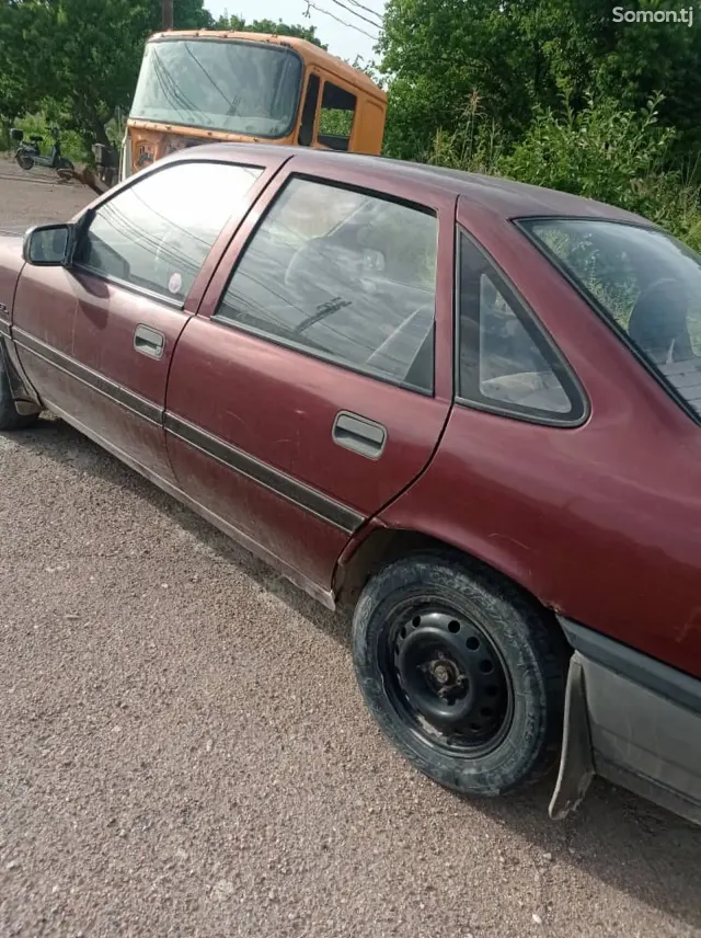 Opel Vectra A 1992 · 1.6 MT