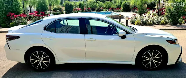 Toyota Camry 2020 · 2.5 AT