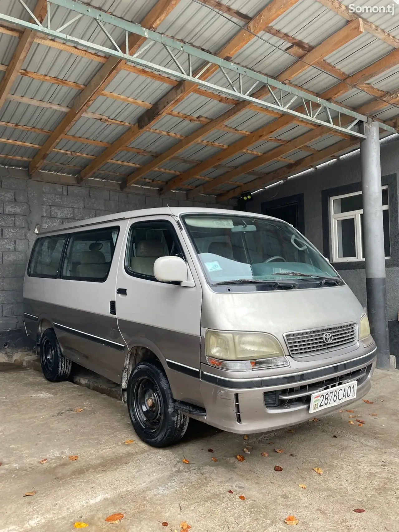Toyota HiAce 1997 · 2.4 AT