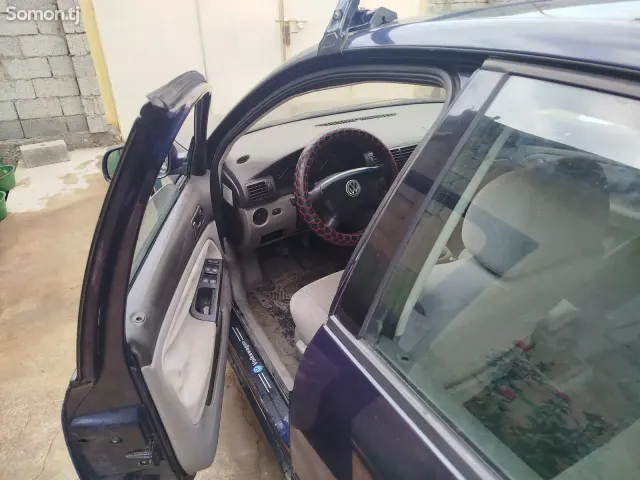 Volkswagen Passat 1997 · 1.8 MT